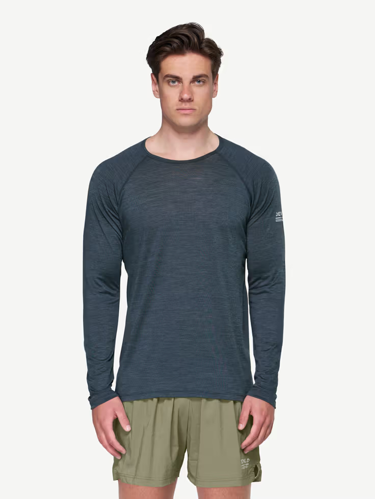 best merino wool baselayer: lightweight option
