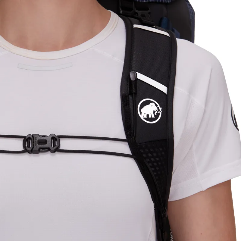 Mammut Women's Trion 38 Marine/Black-2