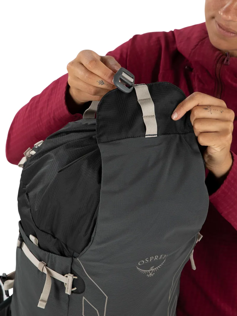 Osprey Women's Tempest Velocity 30 Dark Charcoal/Chiru Tan-11