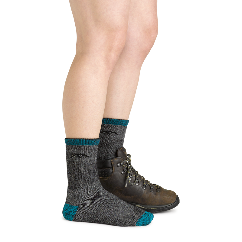 Darn Tough Women's Mountaineering Micro Crew Heavyweight Hiking Sock Midnight-2