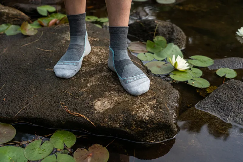 Darn Tough Womens Light Hiker 1/4 Light Cushion Slate-2