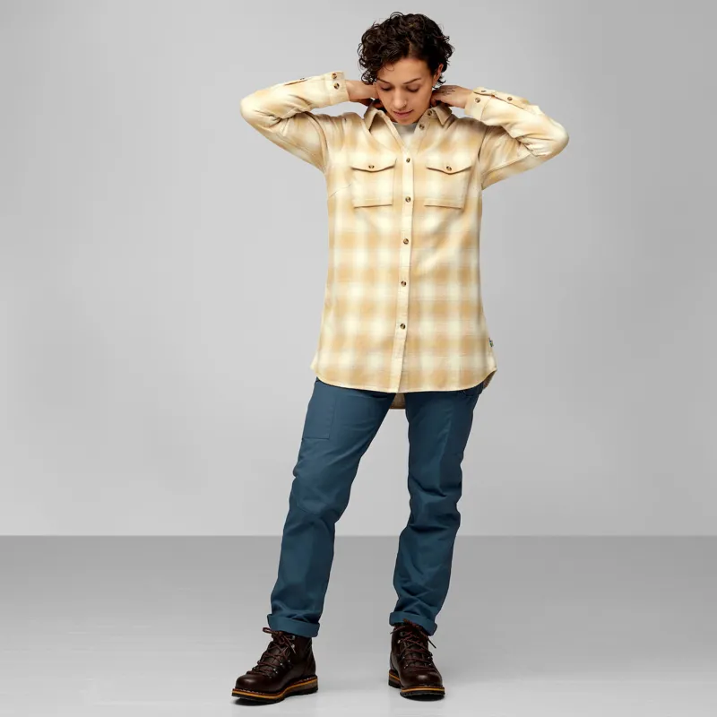 Fjallraven Women's Ovik Twill Shirt LS Desert Brown/Autumn Leaf-4