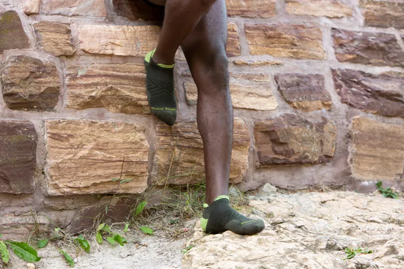 Darn Tough Mens Run No Show Tab Ultra-Light Cushion Black-2