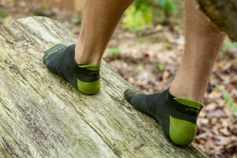 Darn Tough Mens Run No Show Tab Ultra-Light Cushion Black-3