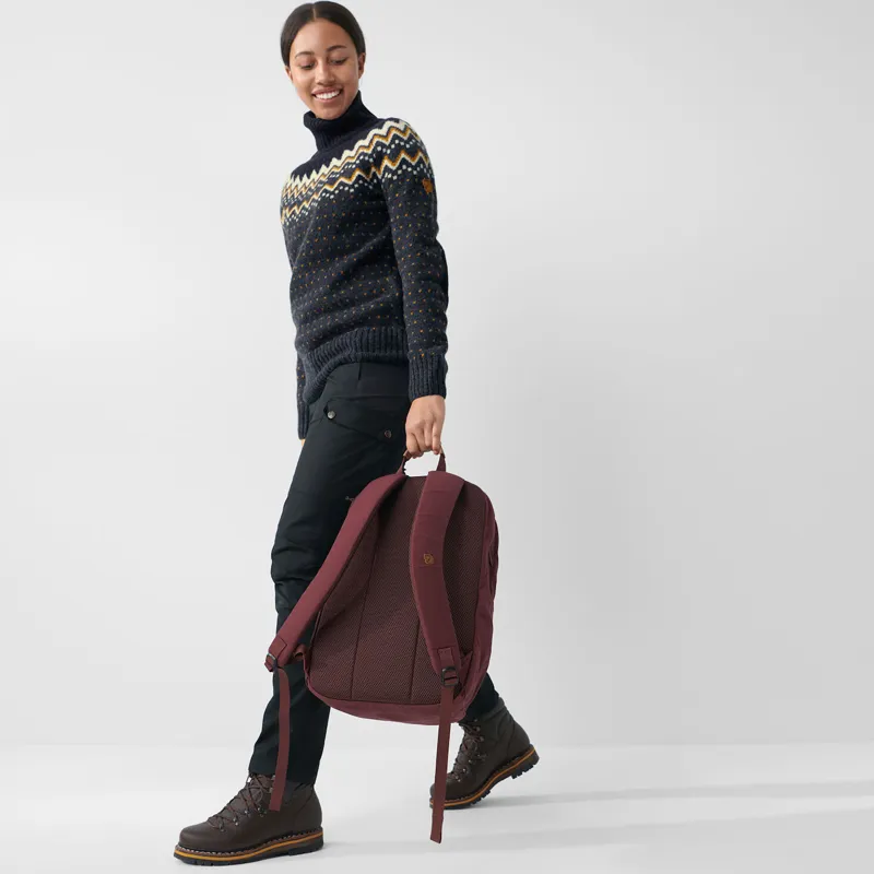 Fjallraven Raven 28 Black / Black-9