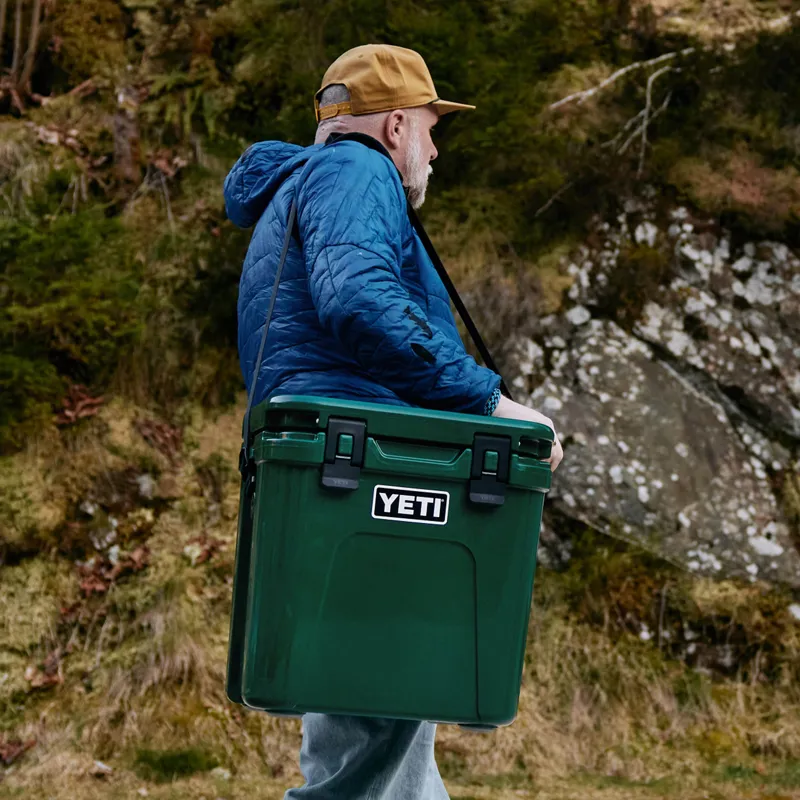 YETI Roadie 24 2.0 Camp Cooler Black Forest Green-9