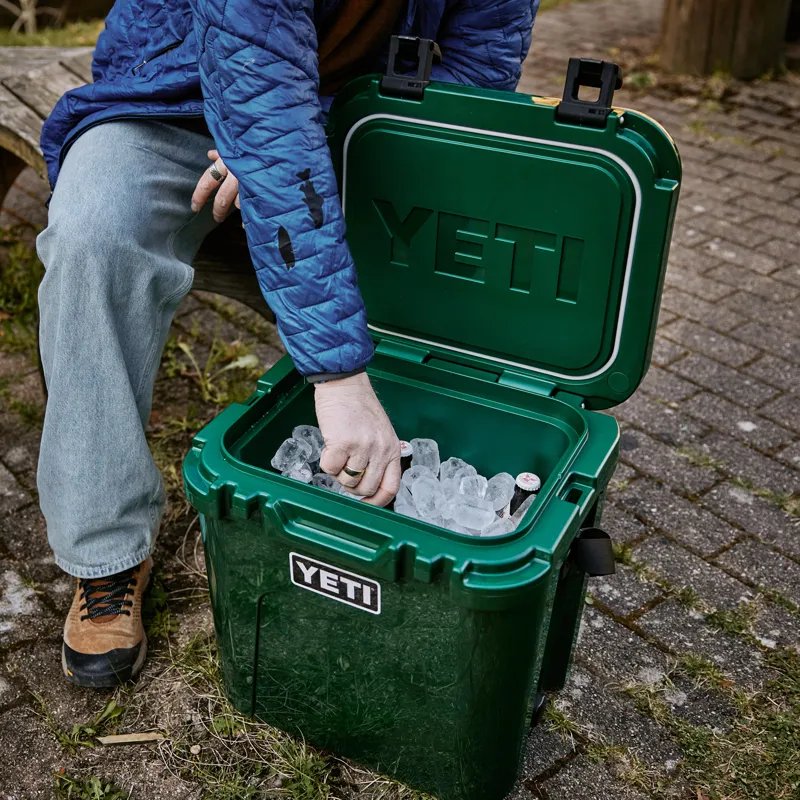 YETI Roadie 15 Cooler Black Forest Green-8