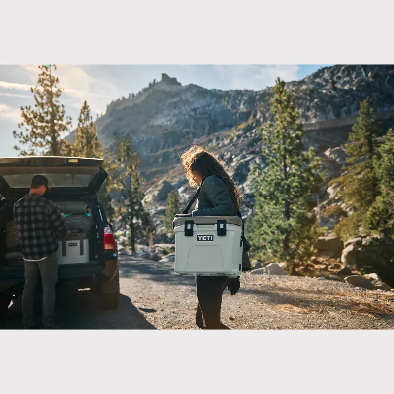 YETI Roadie 15  Hard Cooler Ridgeline-8