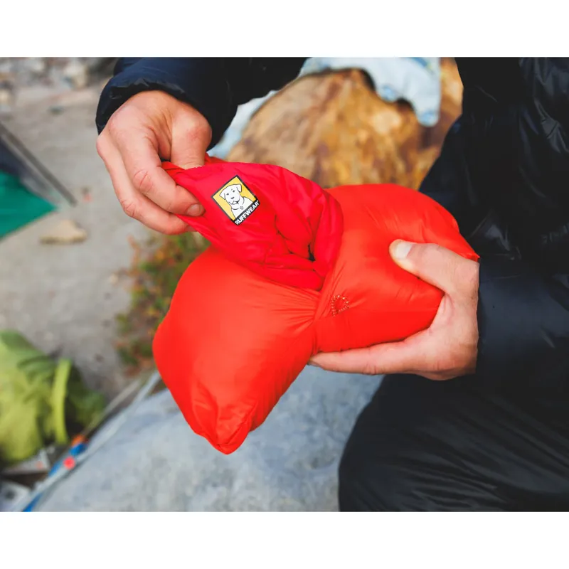 Ruffwear Palisades Sleep Poncho Red Currant-9