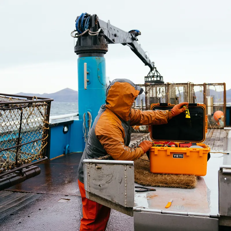 YETI LoadOut GoBox 30 King Crab Orange Camp Box-9