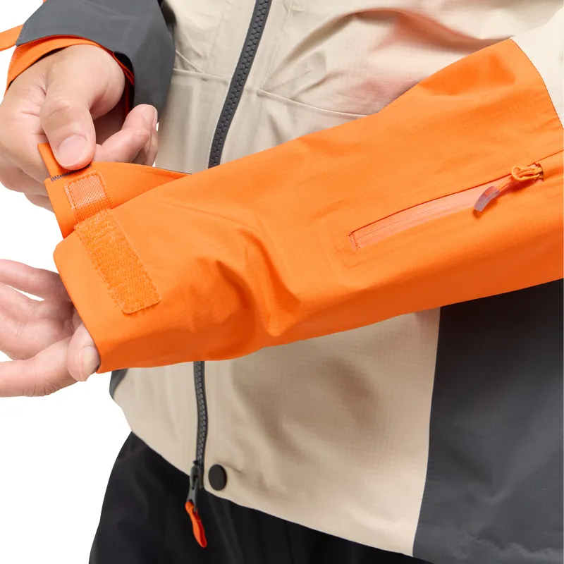 Haglofs Mens Spitz GTX Pro JKT Chalk Beige / Magnetite-10