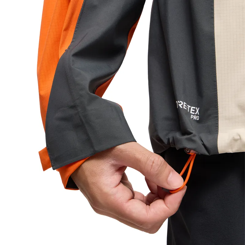 Haglofs Mens Spitz GTX Pro JKT Chalk Beige / Magnetite-12