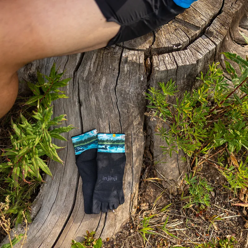 Injinji Men's Artist Designed Mini-Crew Toe Socks Loon-5