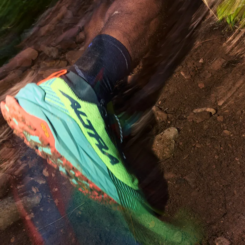 Altra Men's Olympus 275 Trail Running Shoes Black Yellow-11