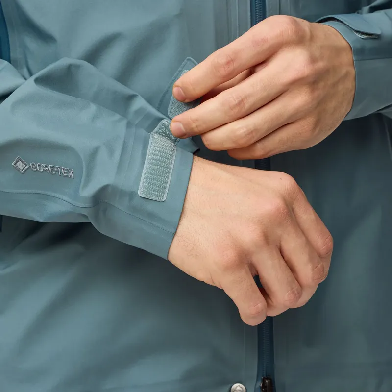 Fjallraven Men's Bergtagen GTX Lite Jacket Nimbus Blue-10