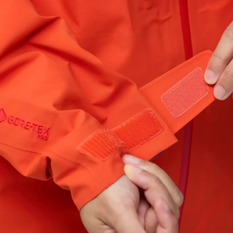 Fjallraven Men's Bergtagen GTX Pro Jacket Flame Orange-11