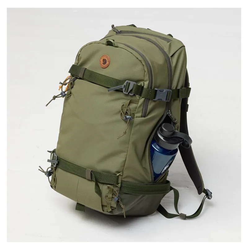 Fjallraven Bergtagen Touring 22 Laurel Green / Deep Forest-4
