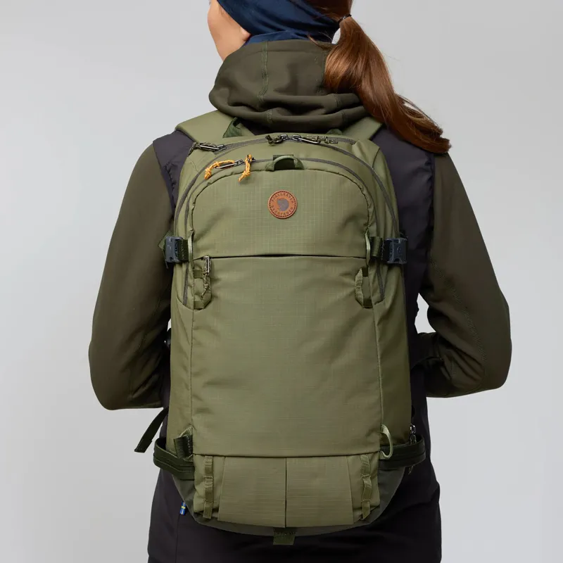 Fjallraven Bergtagen Touring 22 Laurel Green / Deep Forest-9