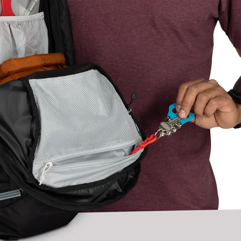 Osprey Men's Talon 22 Black/Coal Grey-5