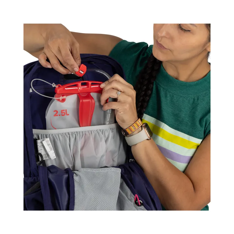 Osprey Women's Tempest 11 Deep Fig/Hotspot Pink-9