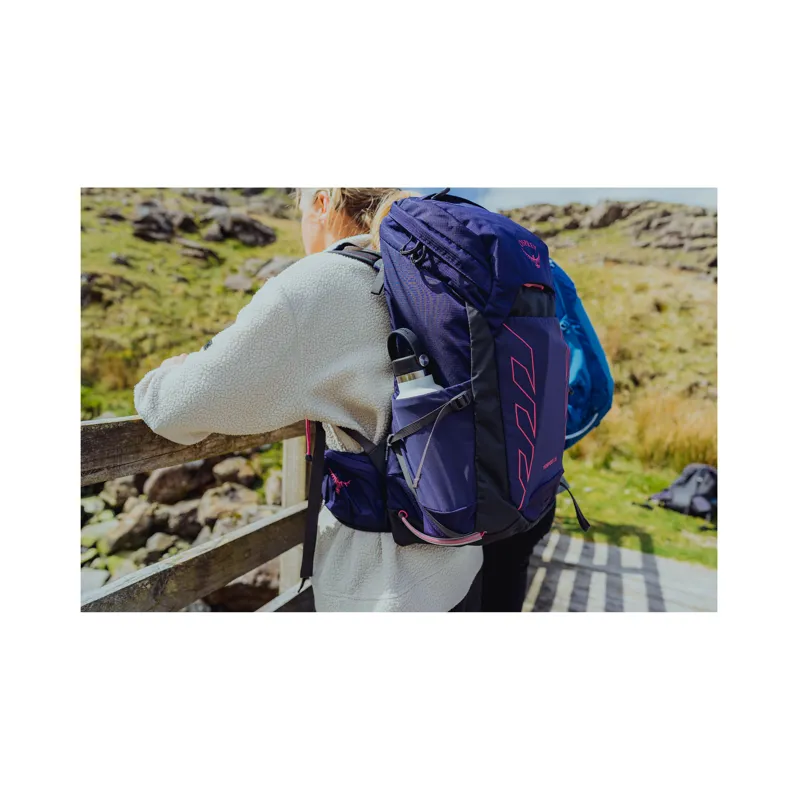 Osprey Women's Tempest 26 Deep Fig/Hotspot Pink-12