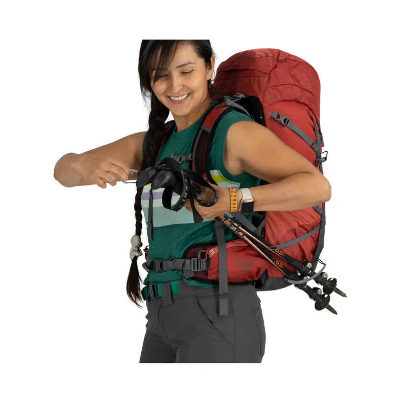 Osprey Women's Tempest 33 Red Pampas/Coal Grey-4