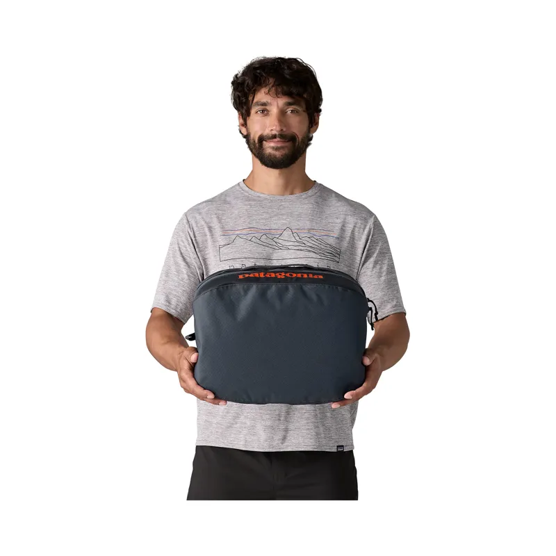 Patagonia Black Hole Cube 14L Black/Black-1