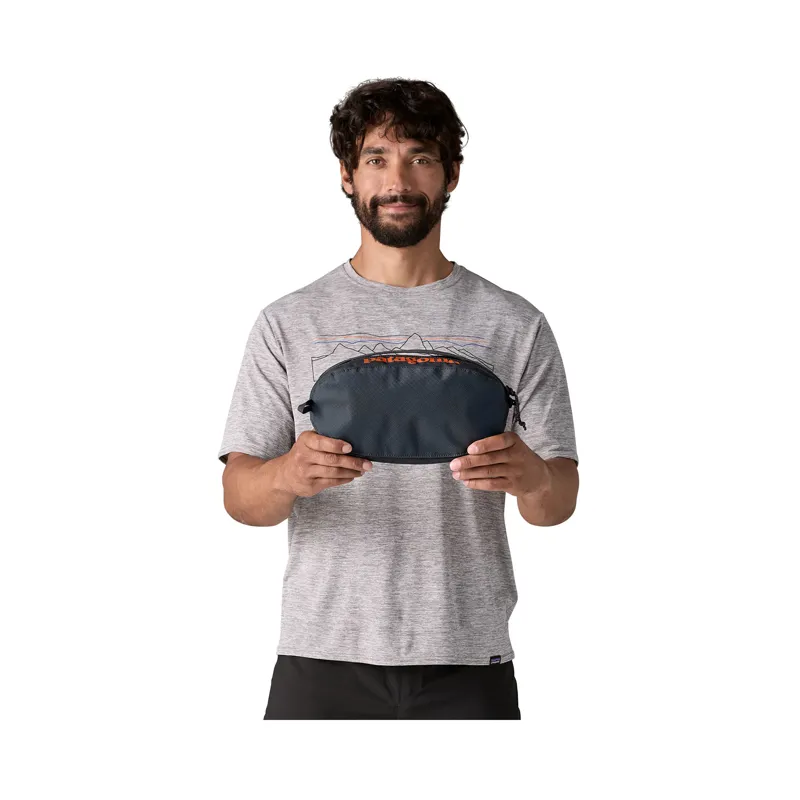 Patagonia Black Hole Cube 3L Smolder Blue/Amanita Red-1