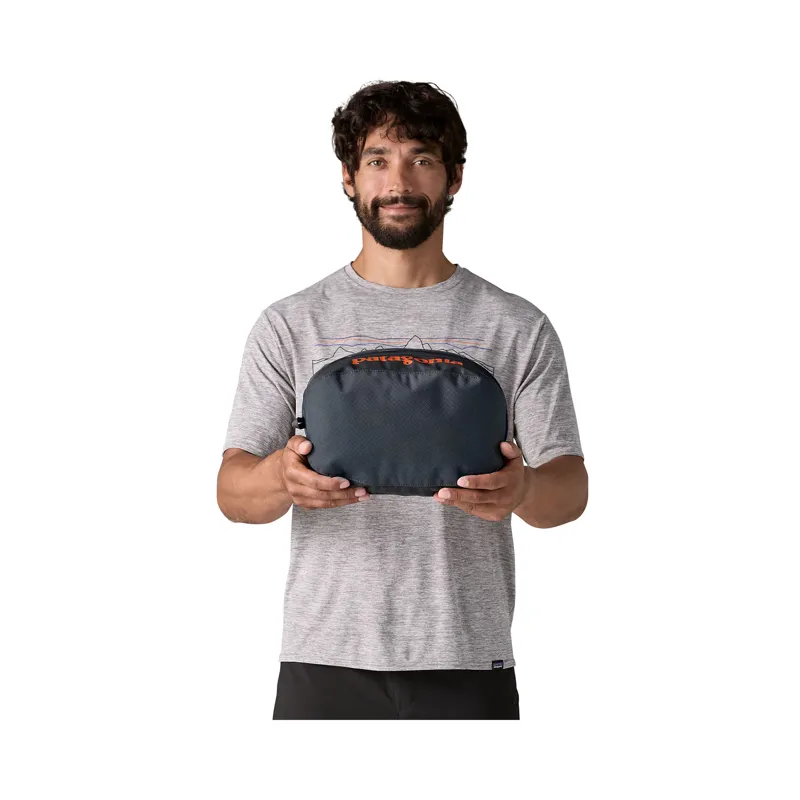 Patagonia Black Hole Cube 6L Smolder Blue/Amanita Red-1