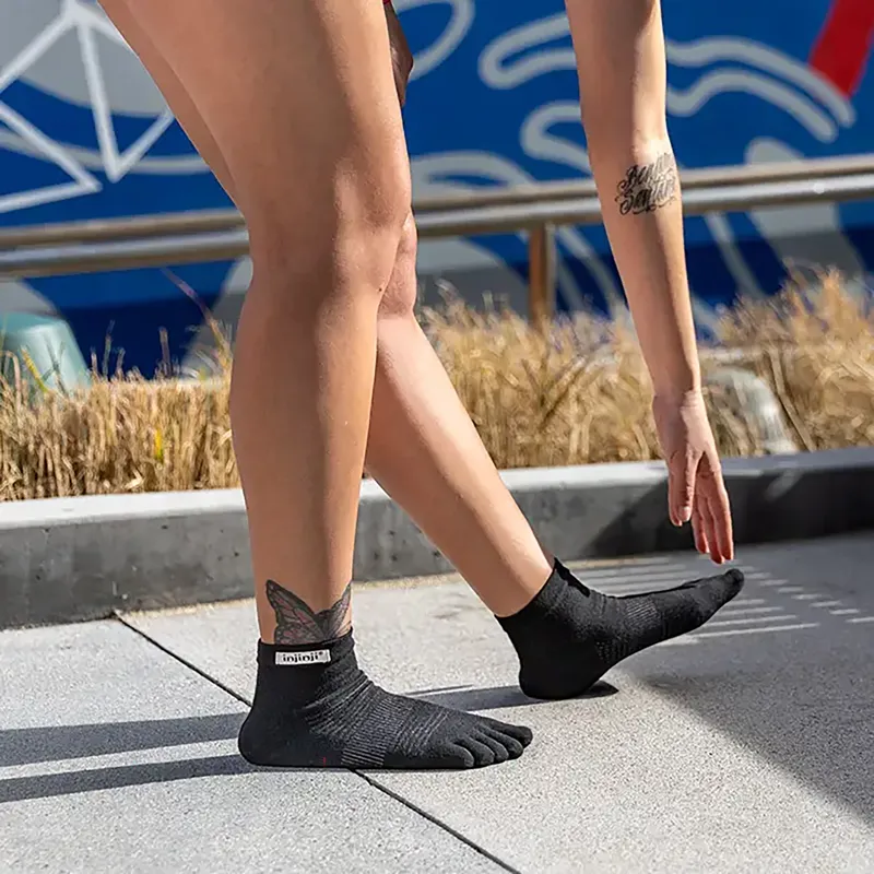 Injinji Unisex Run Lightweight Mini-Crew Black-5