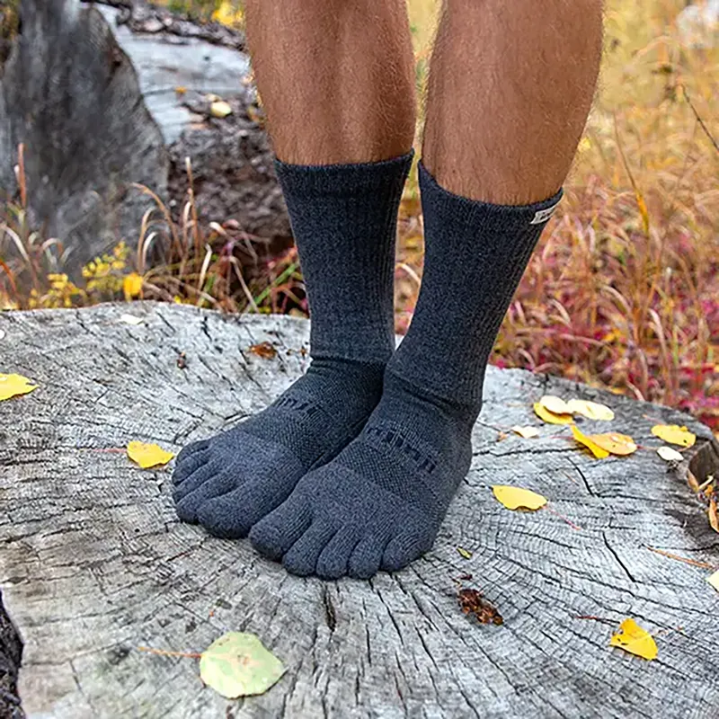 Injinji Men's Trail Midweight Crew Toe Socks Granite-5