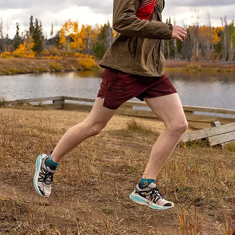 Injinji  Men's Trail Midweight Mini-Crew Toe Socks Midnight-5