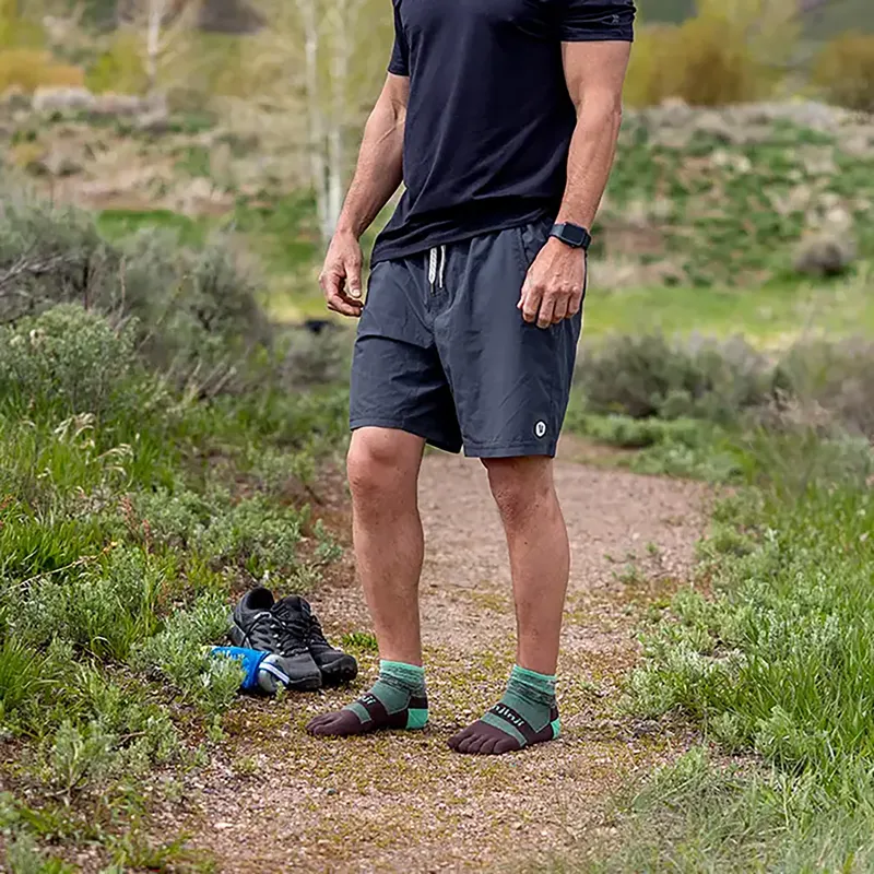 Injinji Men's Trail Midweight Mini-Crew Toe Socks Mint-4