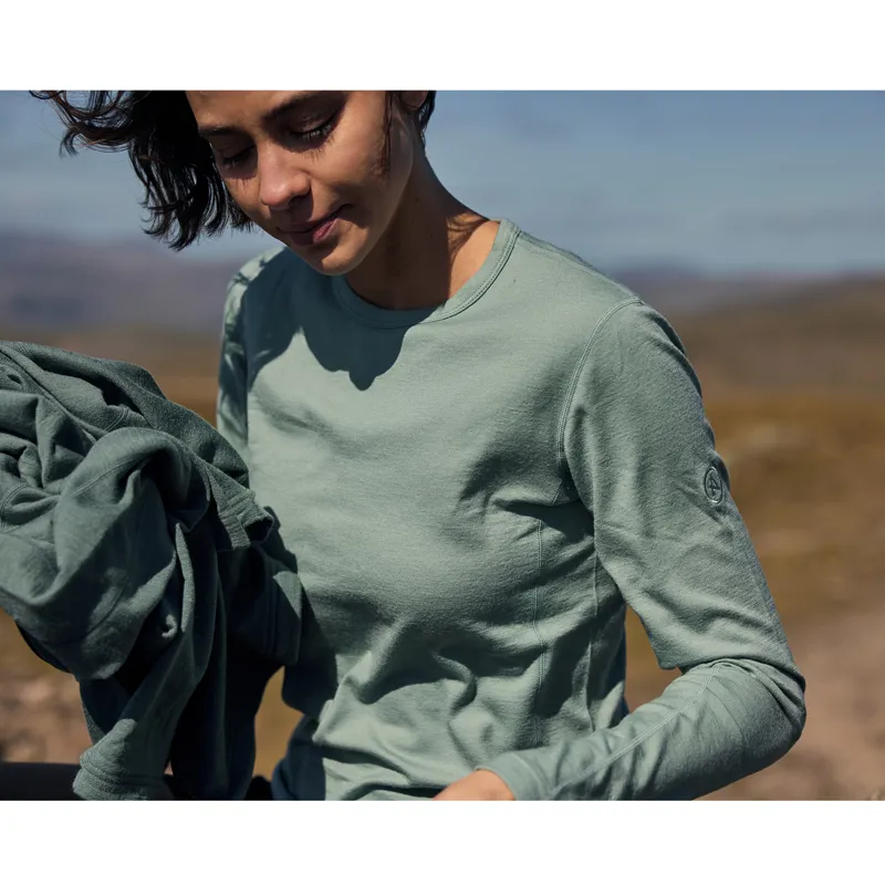 Artilect Women's Redstone Long Sleeve Crew Black-11