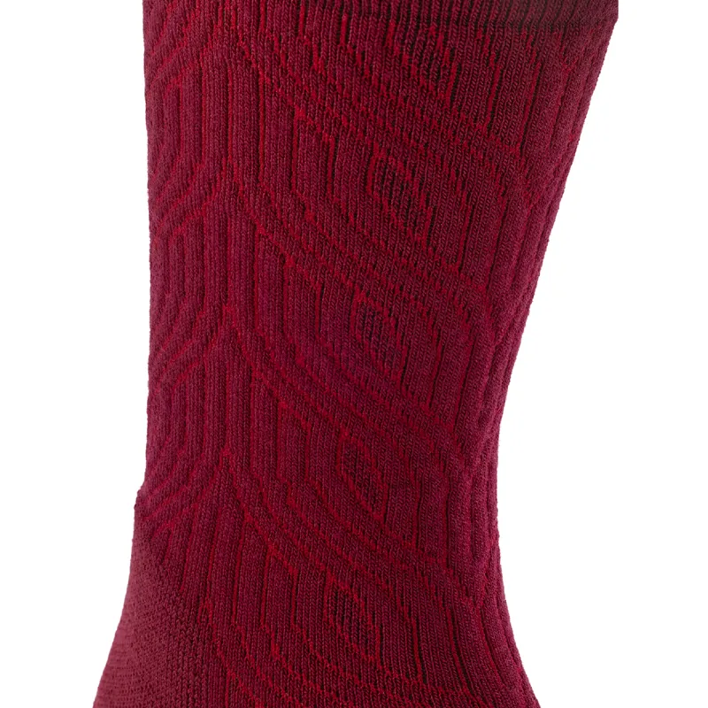 Darn Tough Women's Cable Socks Burgundy-2