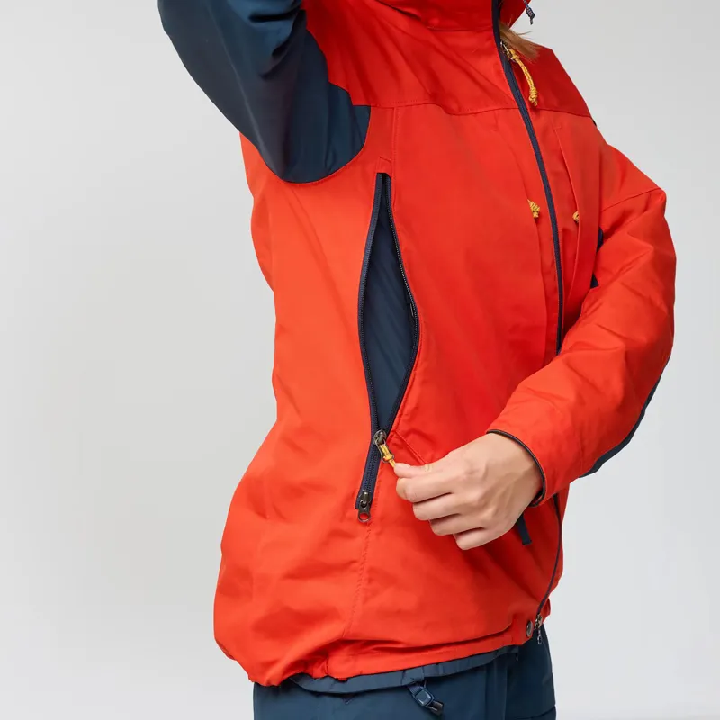 Fjallraven Women's Bergtagen G-1000 Jacket Laurel Green-7