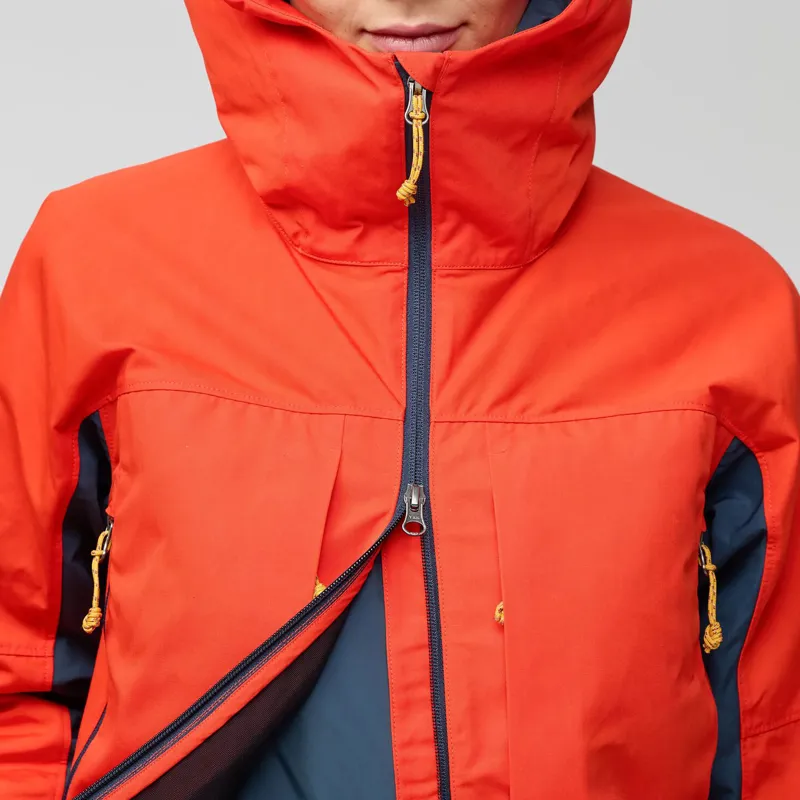 Fjallraven Women's Bergtagen G-1000 Jacket Laurel Green-9