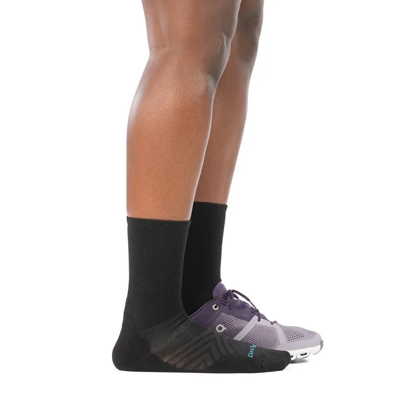 Darn Tough Women's Run Micro Crew Ultra Cushion Socks Black-3