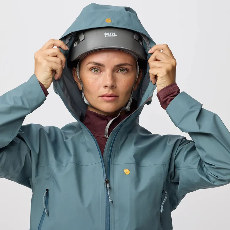 Fjallraven Women's Bergtagen GTX Lite Jacket Nimbus Blue-9