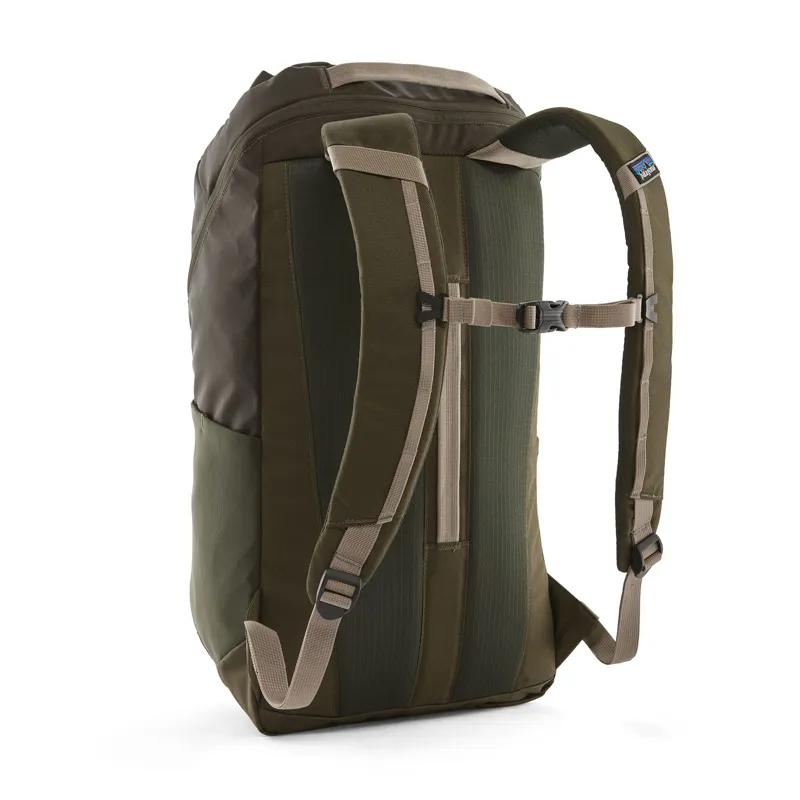 Patagonia Black Hole Pack 25L Pine Needle Green-1