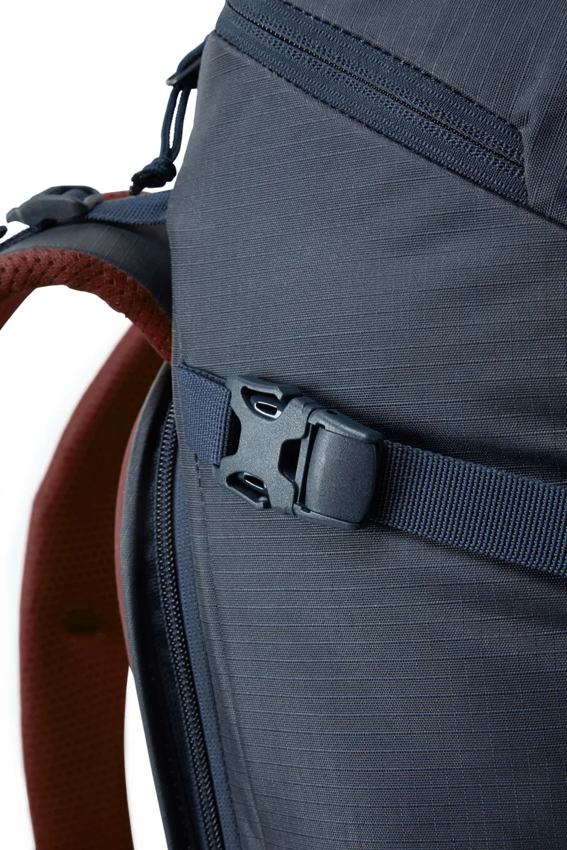 Lowe Alpine Revolt 25 Navy-6