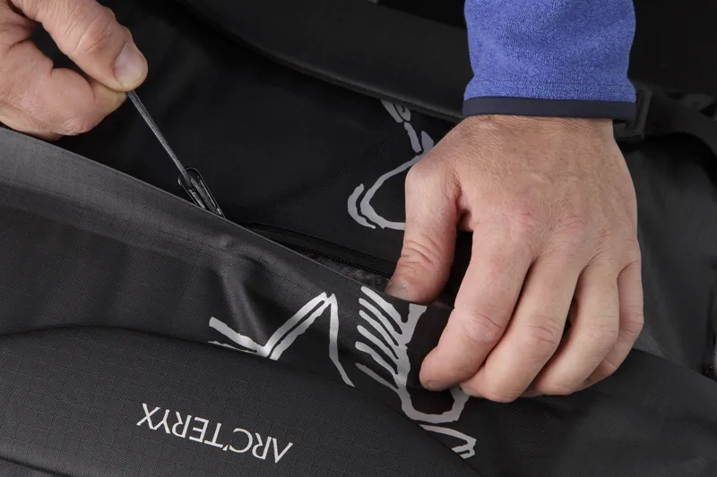 Arcteryx Carrier Duffle 100 Cayenne-8