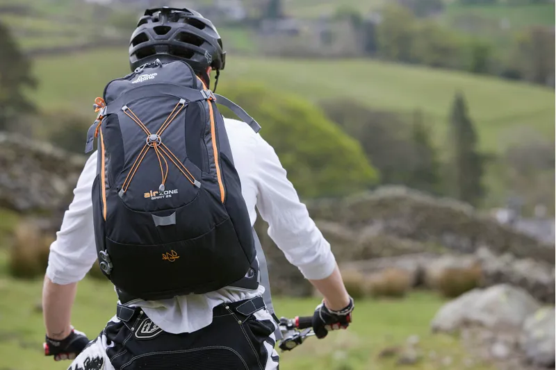 Lowe Alpine Airzone Spirit 25 Black-2