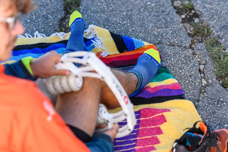 Darn Tough Mens Vertex No Show Ultralight Cushion Black/Gray-1