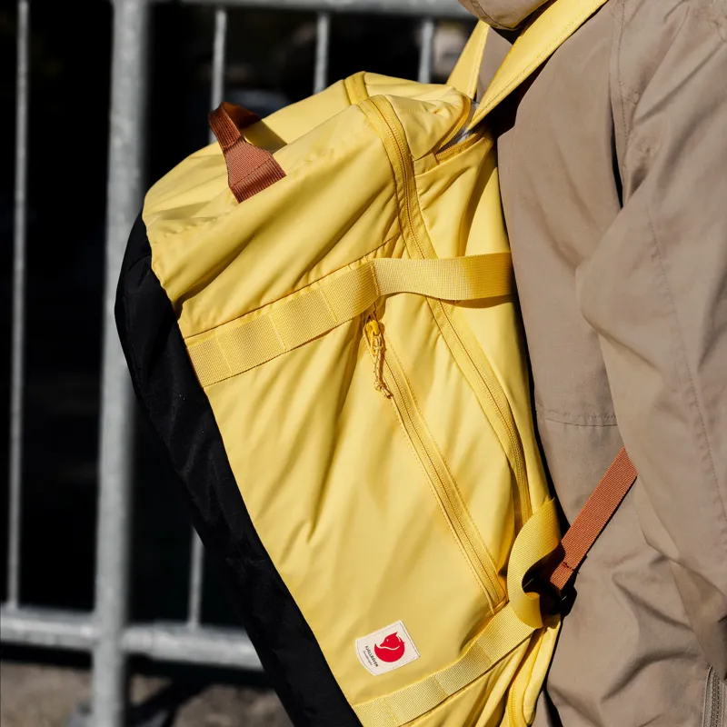 Fjallraven High Coast Duffel 36 Mellow Yellow-12